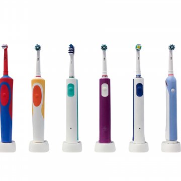 Electric toothbrushes with featuers